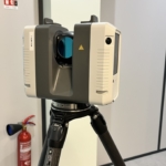 Scanner 3D RTC 360 de Leica Geosystems, appareil de mesure laser haute précision pour la capture de données en 3D, utilisé dans les projets de topographie, modélisation et construction.